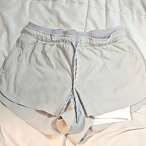 Athlete size 6 excellent condition shorts with zip pockets